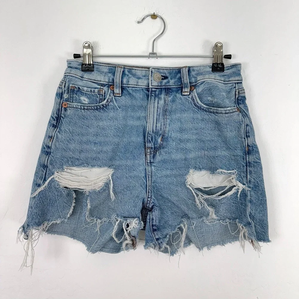 American Eagle Outfitters Baggy Mom Short Distressed‎ Denim Light Wash Size 00